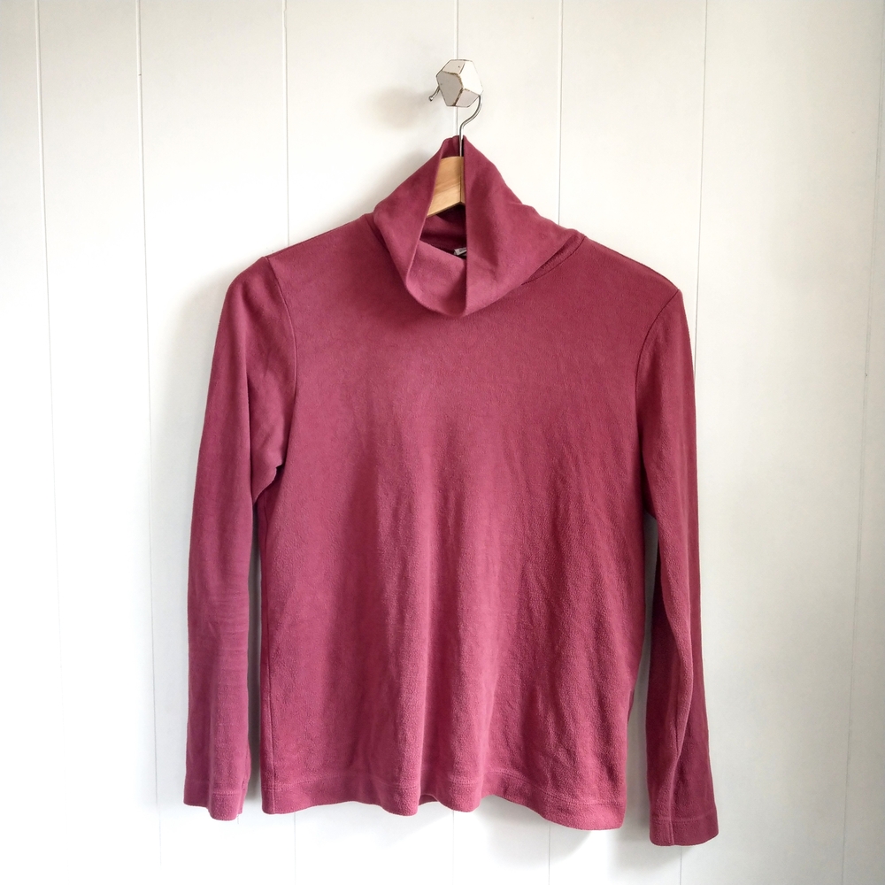 ☆ UNIQLO Raspberry Fleece Long Sleeve Turtleneck